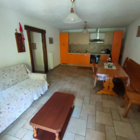 La Tour Apartment Gignod Ruang foto