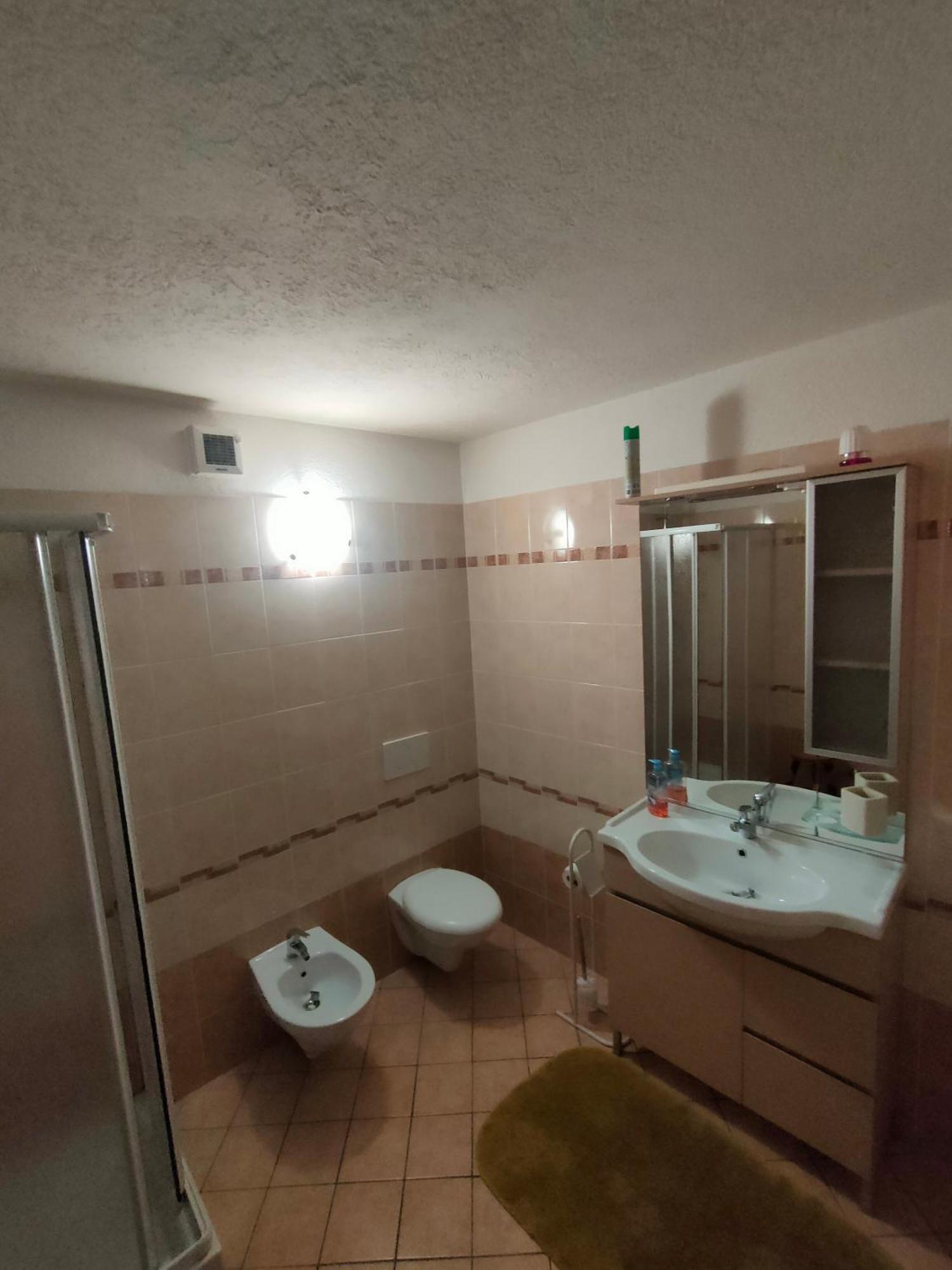 La Tour Apartment Gignod Ruang foto
